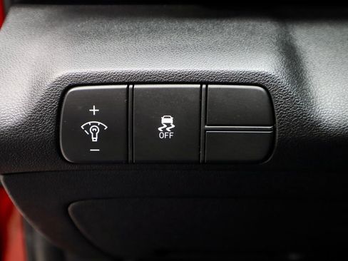 Used 2025 Hyundai Elantra SEL image 30