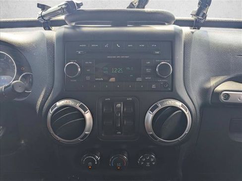 Used 2015 Jeep Wrangler Unlimited Sahara w/ Connectivity Group AWD/4WD image 10