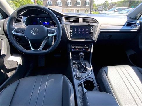 Used 2023 Volkswagen Tiguan SE AWD/4WD image 12