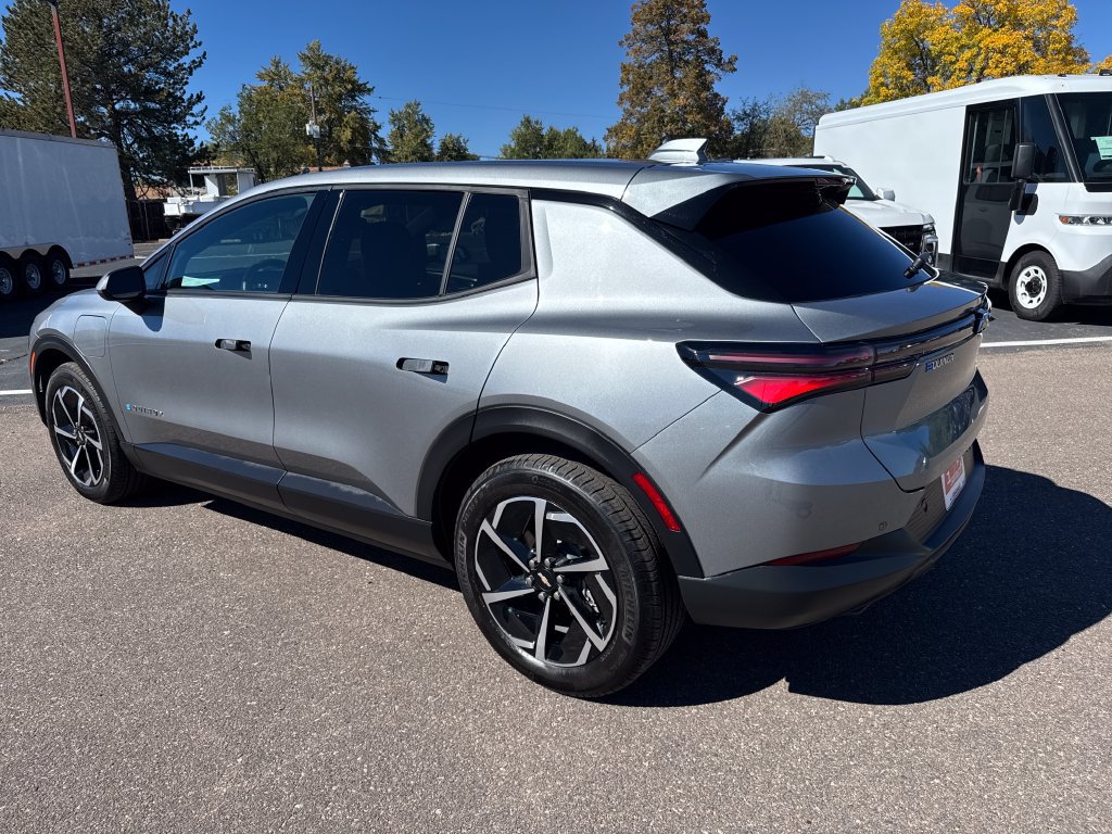 Used 2025 Chevrolet Equinox EV LT FWD image 3