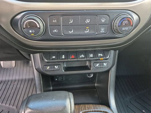 Used 2020 GMC Canyon Denali image 25