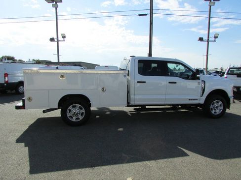 Used 2025 Ford F350 XLT image 10