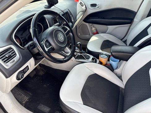 Used 2018 Jeep Compass Latitude w/ Popular Equipment Group FWD image 9