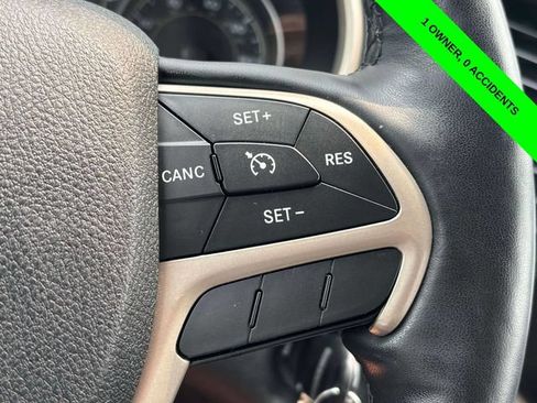 Used 2016 Jeep Cherokee Latitude w/ Cold Weather Group AWD/4WD image 14