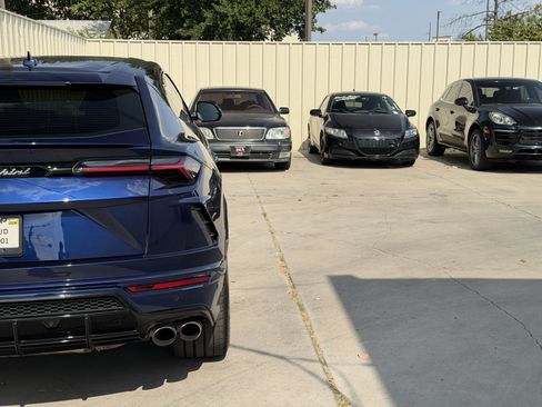 Used 2019 Lamborghini Urus AWD/4WD image 10