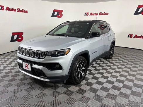 Used 2025 Jeep Compass Limited AWD/4WD image 2