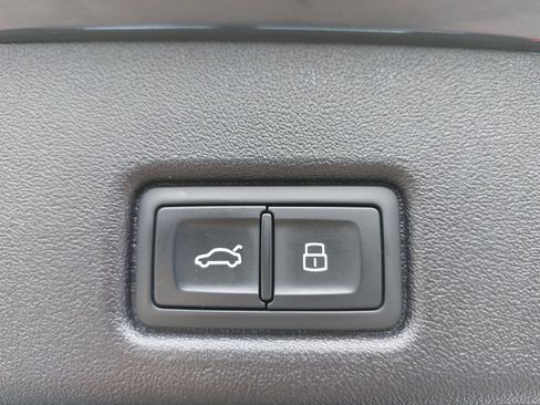 Certified 2025 Audi Q5 Prestige AWD/4WD image 13