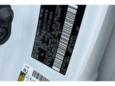 Certified 2025 Toyota Highlander XLE FWD image 35