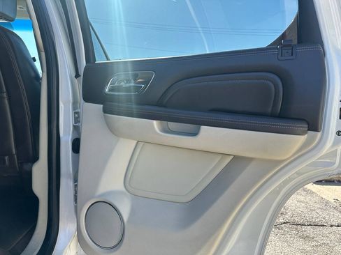 Used 2014 Cadillac Escalade Platinum AWD/4WD image 29