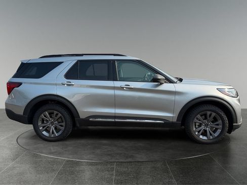 Used 2025 Ford Explorer Active w/ Active Comfort Package AWD/4WD image 9