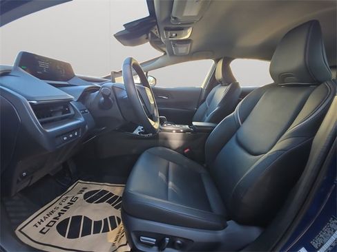 Used 2025 Toyota Prius XLE image 10
