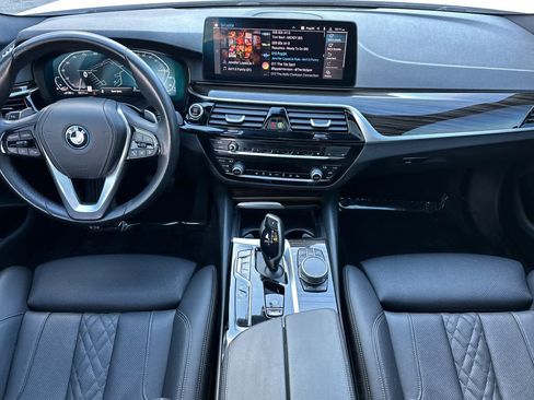 Certified 2023 BMW 530e 530e w/ Convenience Package image 3