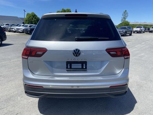 Used 2023 Volkswagen Tiguan SE w/ Panoramic Sunroof Package FWD image 9