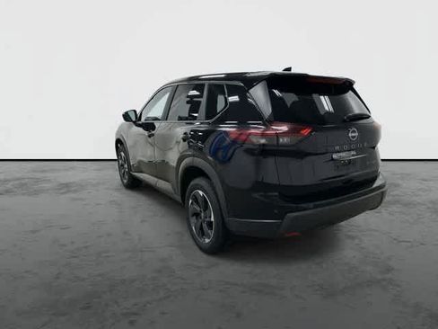Used 2024 Nissan Rogue SV AWD/4WD image 2