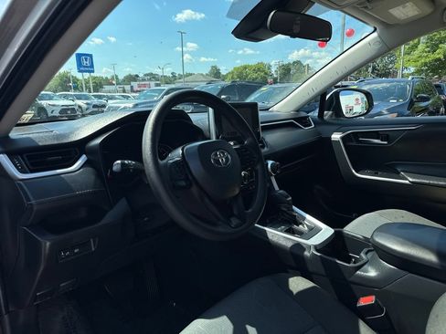 Used 2025 Toyota RAV4 XLE AWD/4WD image 14