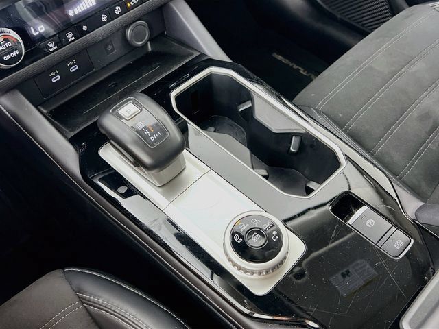 Used 2025 Mitsubishi Outlander SE FWD image 23