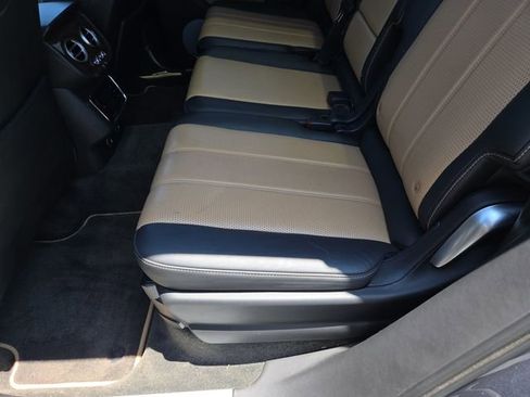 Used 2018 Bentley Bentayga Activity image 31