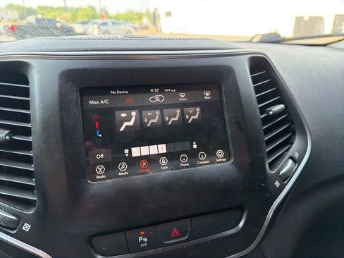 Used 2020 Jeep Cherokee Latitude Plus FWD image 18