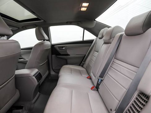 Used 2015 Toyota Camry XLE w/ Moonroof Package FWD image 21