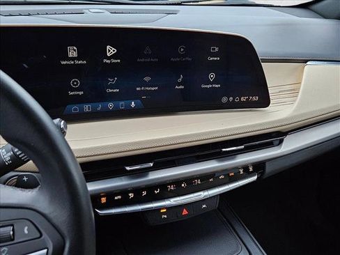Used 2025 Cadillac XT4 Premium Luxury FWD image 13