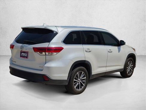 Used 2019 Toyota Highlander XLE FWD image 5