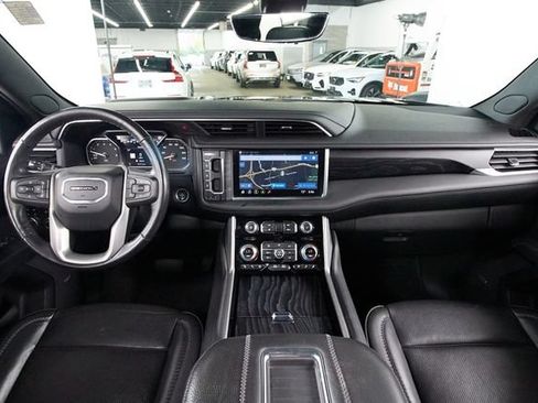 Used 2021 GMC Yukon Denali w/ Denali Premium Package AWD/4WD image 7