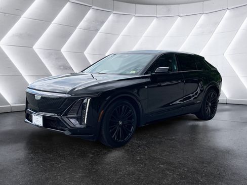 Used 2026 Cadillac Lyriq V w/ LPO, Floor Liner Package AWD/4WD image 2