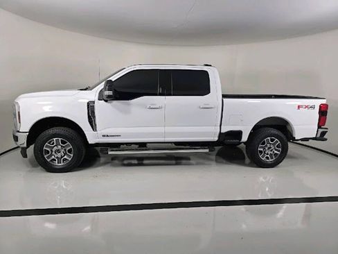 Used 2024 Ford F250 Lariat w/ FX4 Off-Road Package image 2