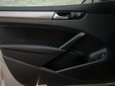 Used 2014 Volkswagen Passat TDI SE image 10