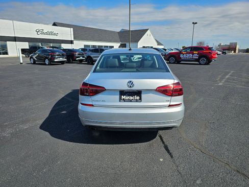 Used 2017 Volkswagen Passat 1.8T SEL Premium image 35