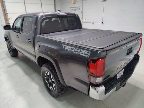 Used 2018 Toyota Tacoma TRD Off-Road w/ TRD Premium Off Road Package AWD/4WD image 25