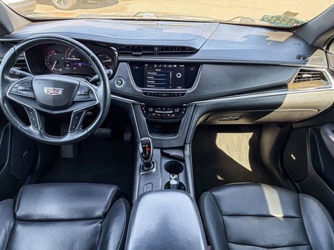 Used 2017 Cadillac XT5 Luxury w/ Driver Awareness Package image 16