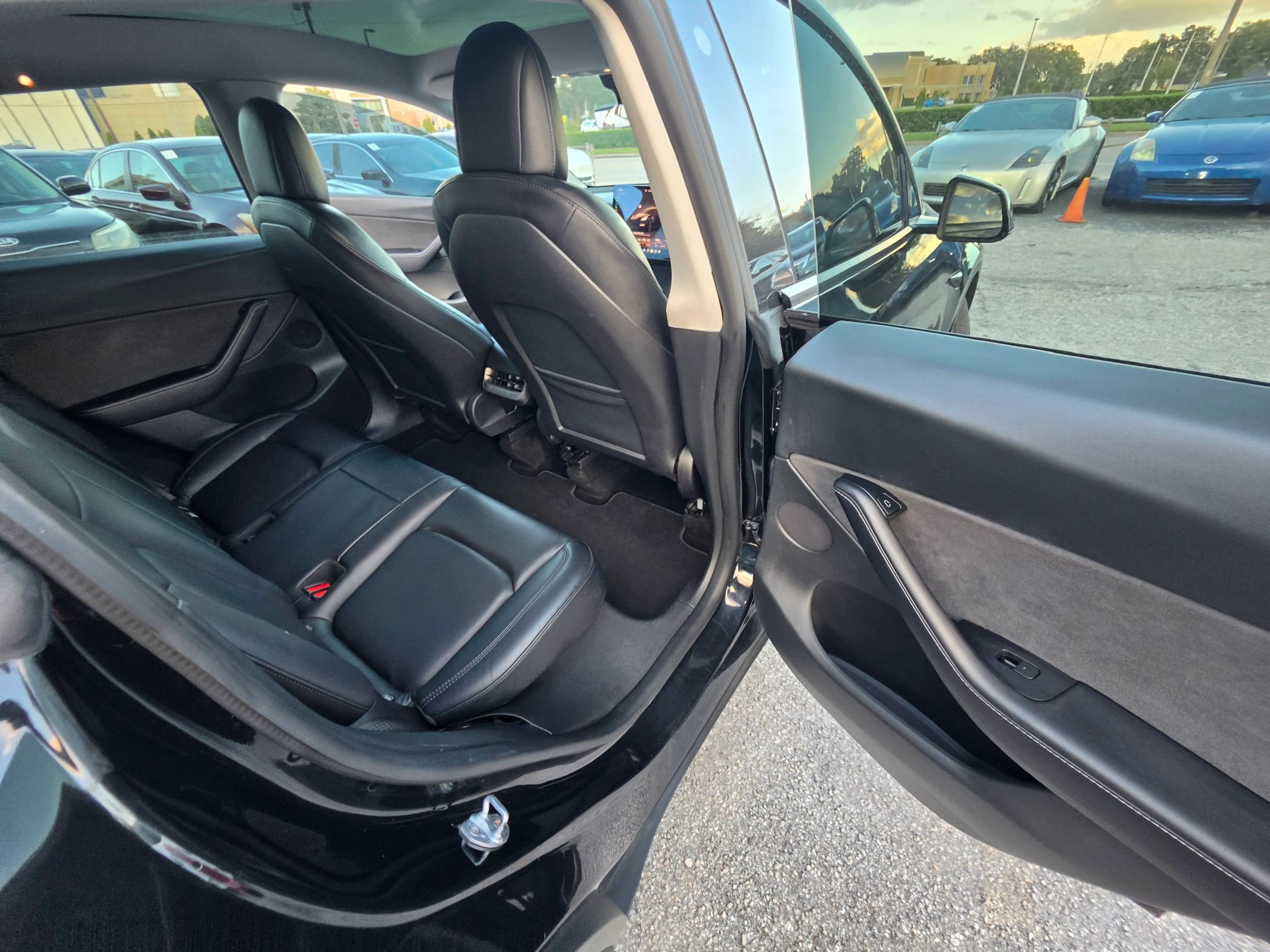 Used 2022 Tesla Model Y Performance AWD/4WD image 16