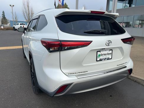 Used 2022 Toyota Highlander Platinum image 14