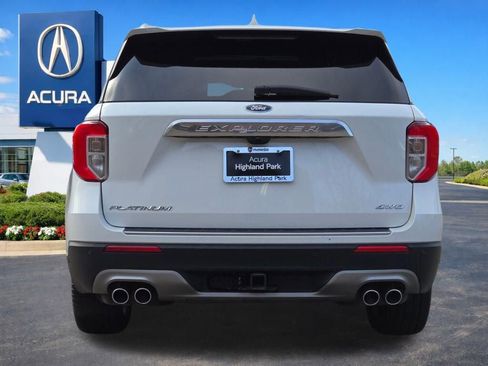 Used 2023 Ford Explorer Platinum w/ Technology Package image 17