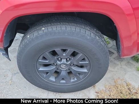 Used 2020 Toyota Tacoma SR5 RWD image 3