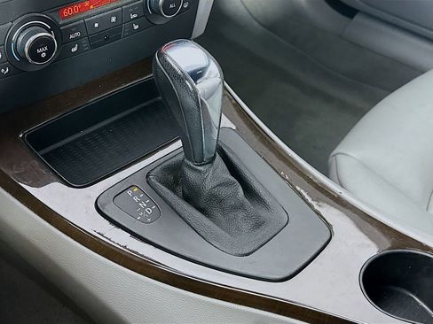 Used 2010 BMW 335i Convertible RWD image 16