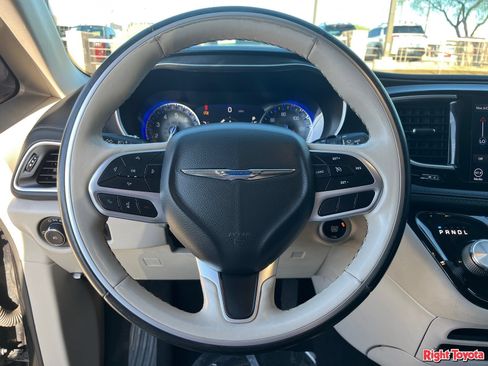 Used 2020 Chrysler Pacifica Limited FWD image 21