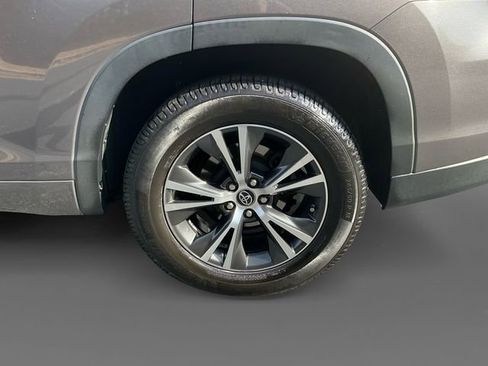 Used 2016 Toyota Highlander XLE image 15