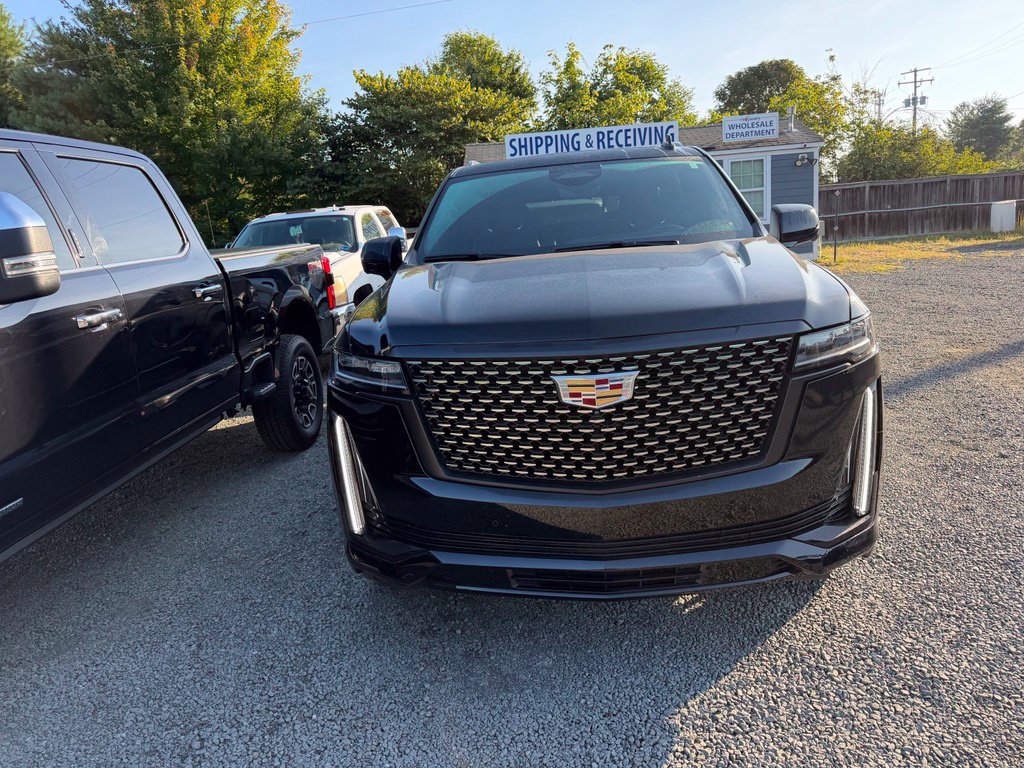 Used 2023 Cadillac Escalade ESV Premium Luxury AWD/4WD image 3