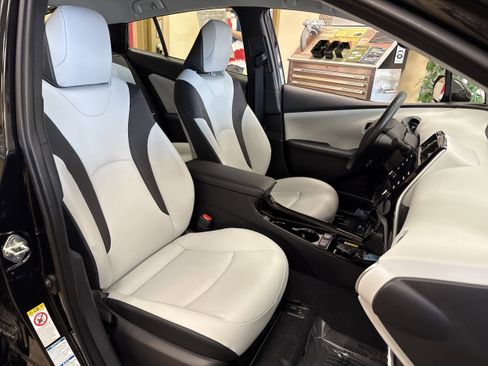 Used 2022 Toyota Prius XLE w/ Advanced Technology Package image 19