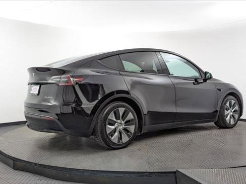 Used 2022 Tesla Model Y Long Range image 7