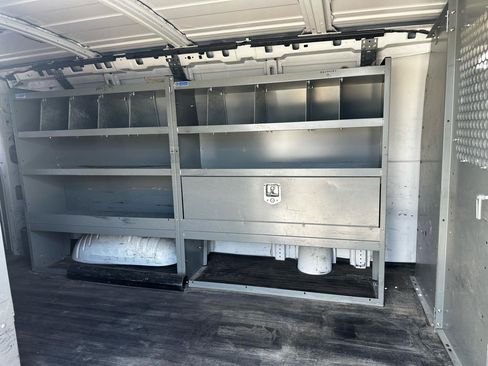 Used 2001 Chevrolet Express 1500 RWD image 22