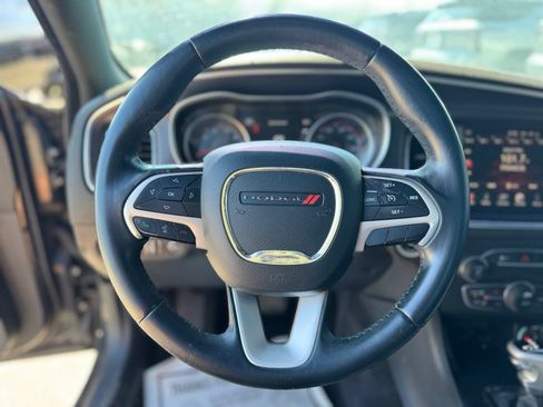 Used 2015 Dodge Charger SXT RWD image 16