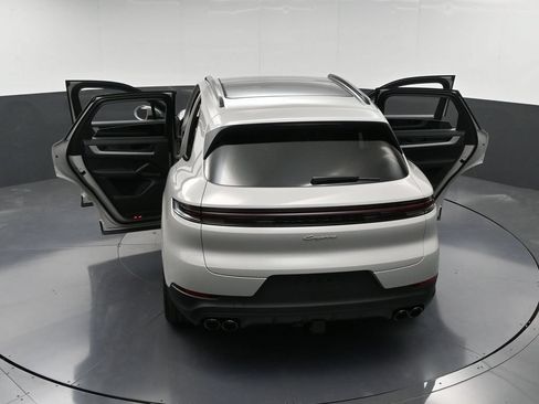 Certified 2026 Porsche Cayenne E-Hybrid AWD/4WD image 36