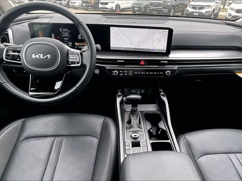 Used 2025 Kia Sorento S w/ Panoramic Sunroof Package image 13