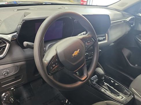 Used 2025 Chevrolet TrailBlazer LT AWD/4WD image 17