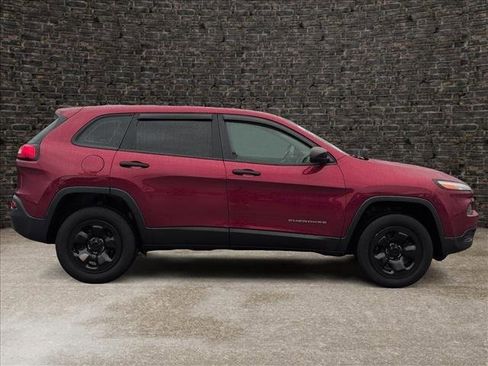 Used 2017 Jeep Cherokee Sport w/ Cold Weather Group image 3