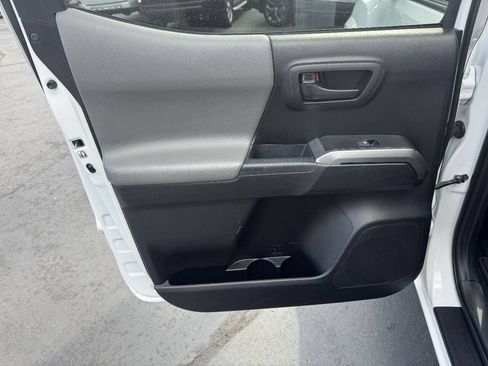 Used 2019 Toyota Tacoma SR5 AWD/4WD image 14