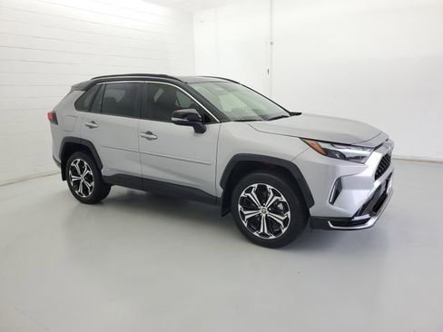 Used 2025 Toyota RAV4 XSE AWD/4WD image 4